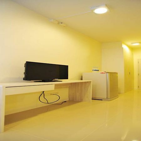 The Garden Living Hotell Bangkok Exteriör bild