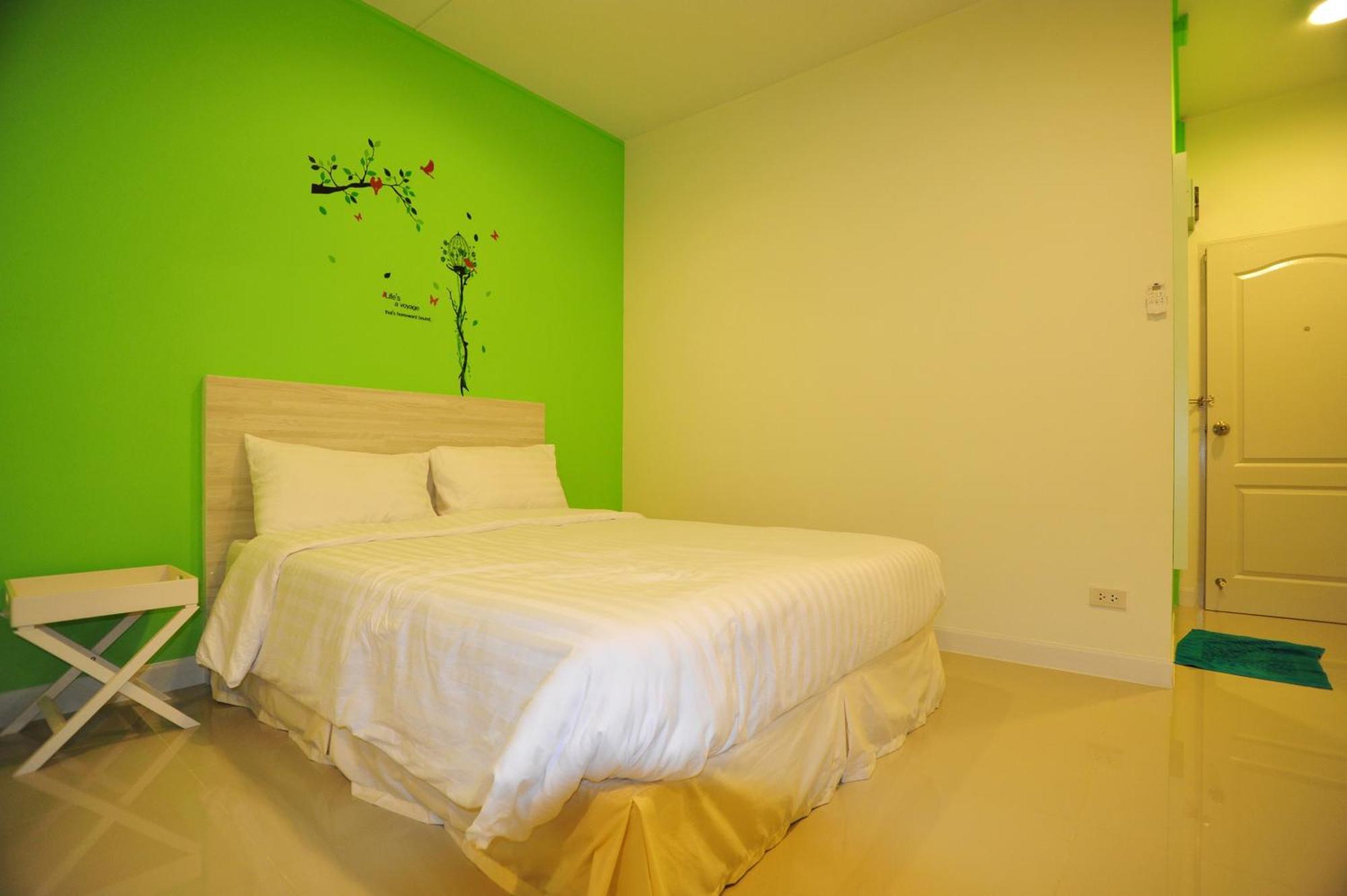 The Garden Living Hotell Bangkok Exteriör bild