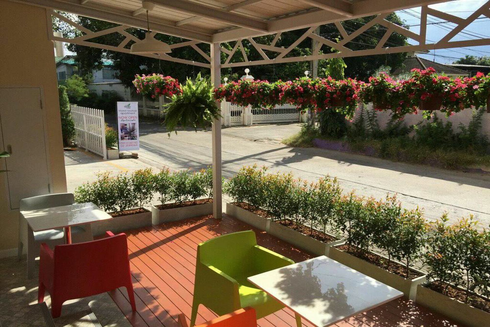 The Garden Living Hotell Bangkok Exteriör bild
